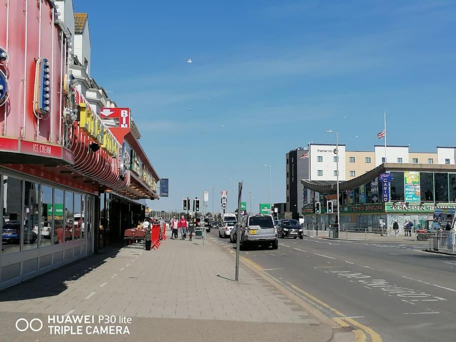 Pleasure Beach Apartment With Garden Skegness Exterior foto