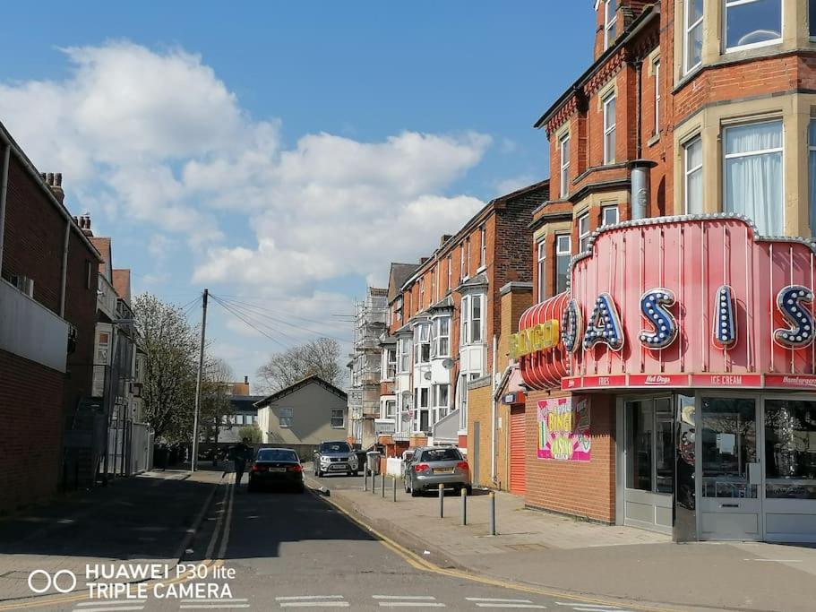 Pleasure Beach Apartment With Garden Skegness Exterior foto