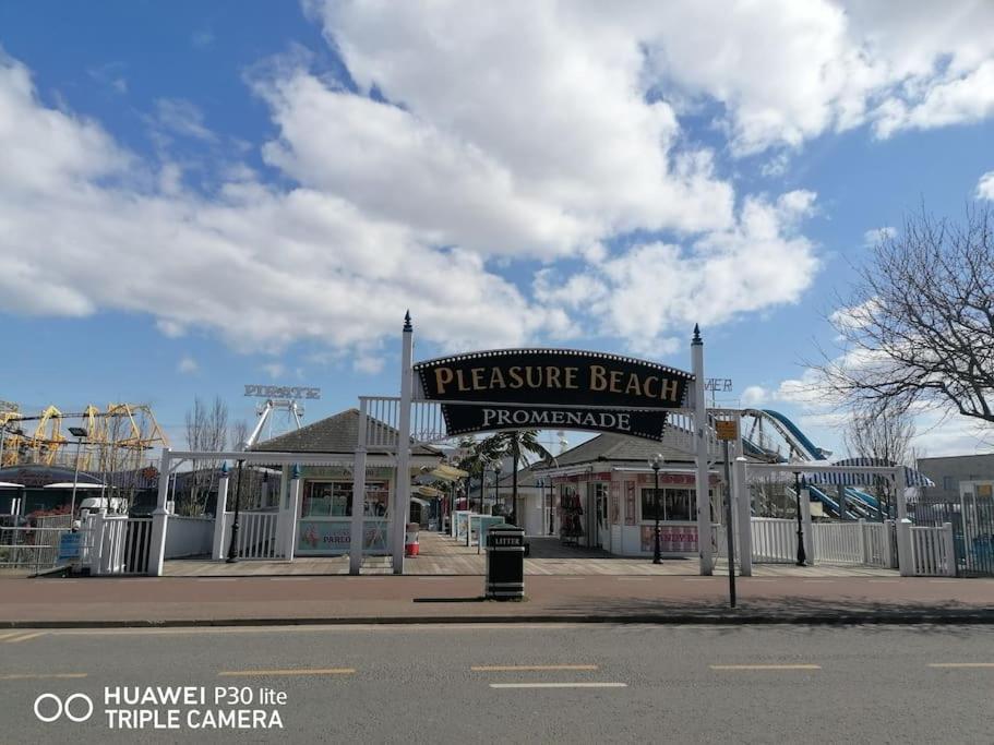 Pleasure Beach Apartment With Garden Skegness Exterior foto